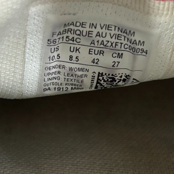 Converse Chuck Taylor "Love Fearlessly" sneaker. Size 10.5 - Picture 4 of 4